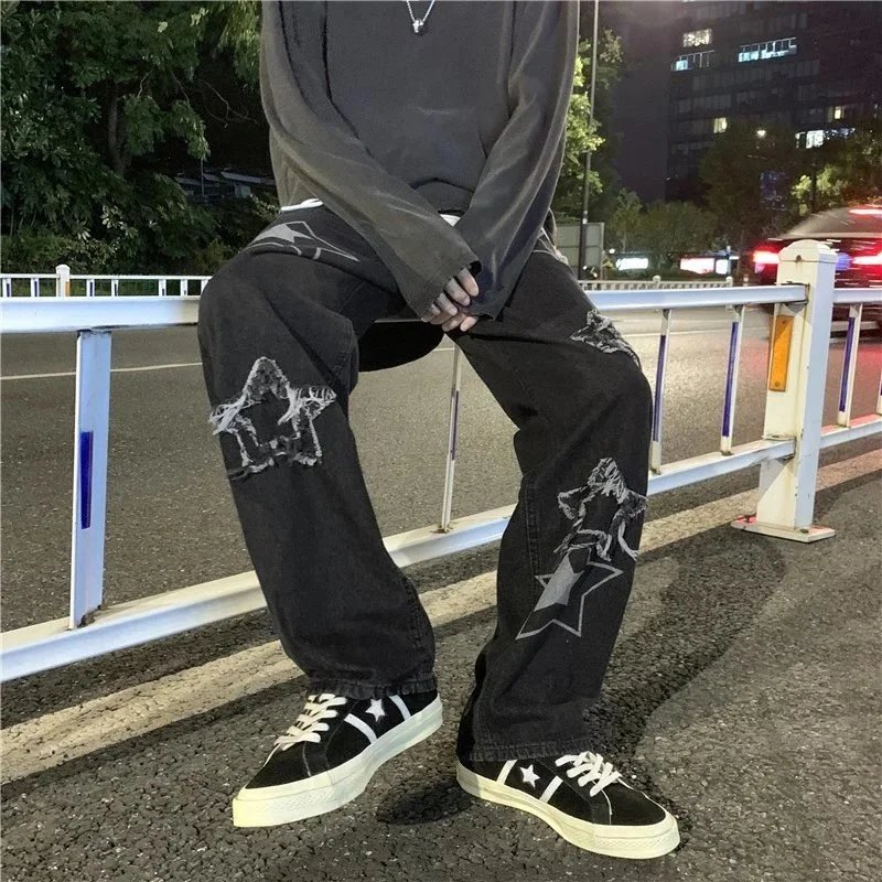 Produktabbildung: Schwarzer Low-Top-Sneaker